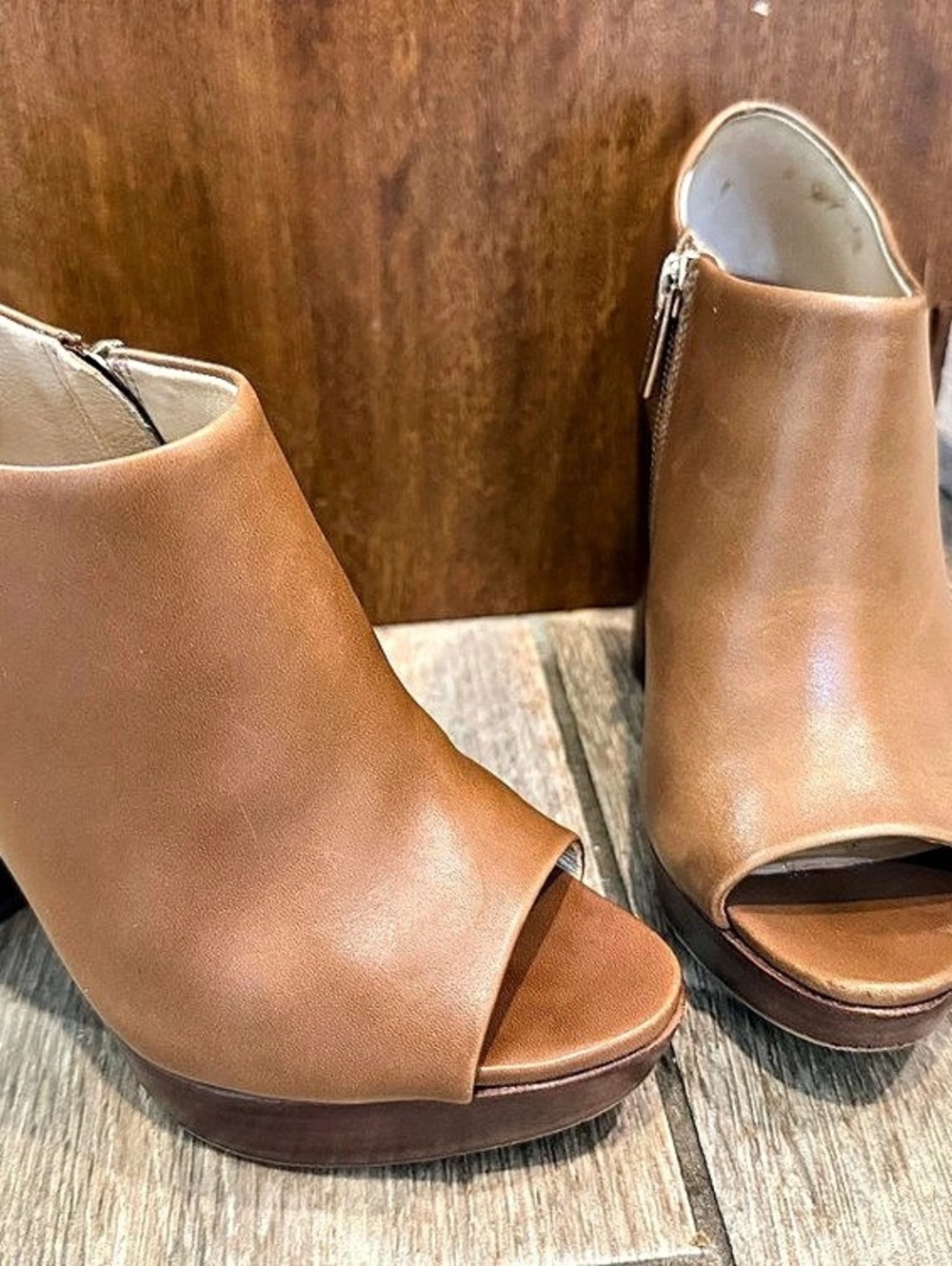 Vince Camuto Open Toe Platform Heels in Brown Ladies Size 6